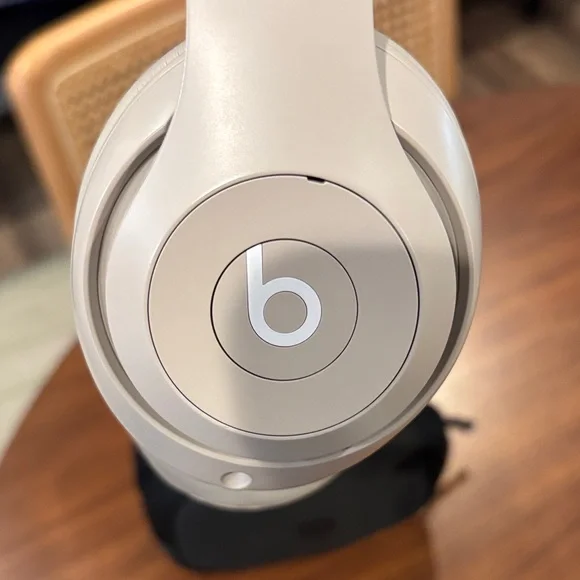 Beats Studio Pro Wireless Headphones in Sandstone - Picture 7 of 9